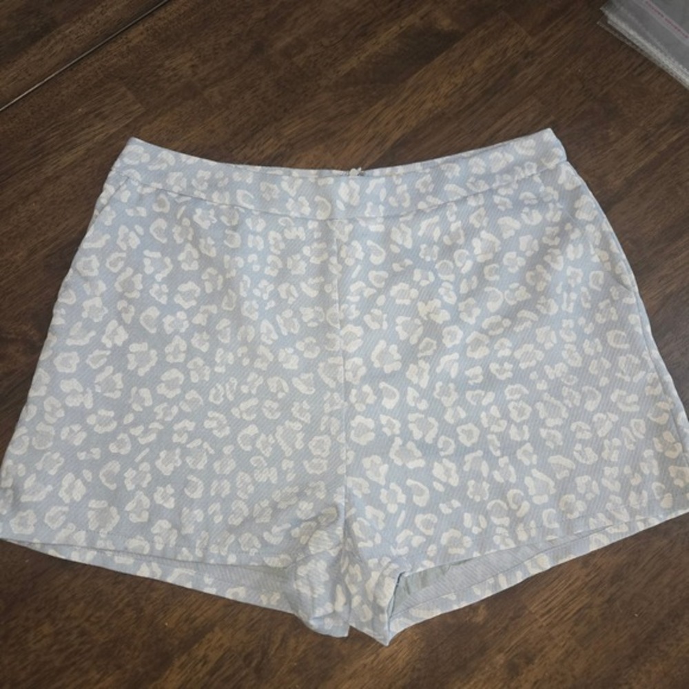 Altar'd State Light Blue White Leopard Print High Waisted Shorts Womens Large